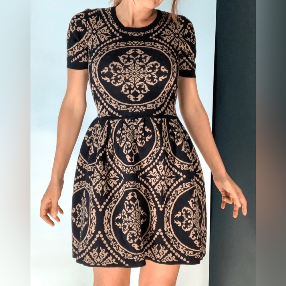 Romeo & Juliet Couture Sweater Textured Knit dress.